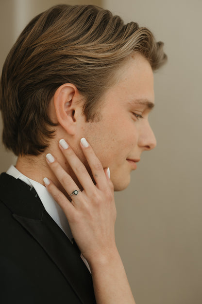 Anel Evergreen Dream com Diamante Verde em Ouro Branco 18k