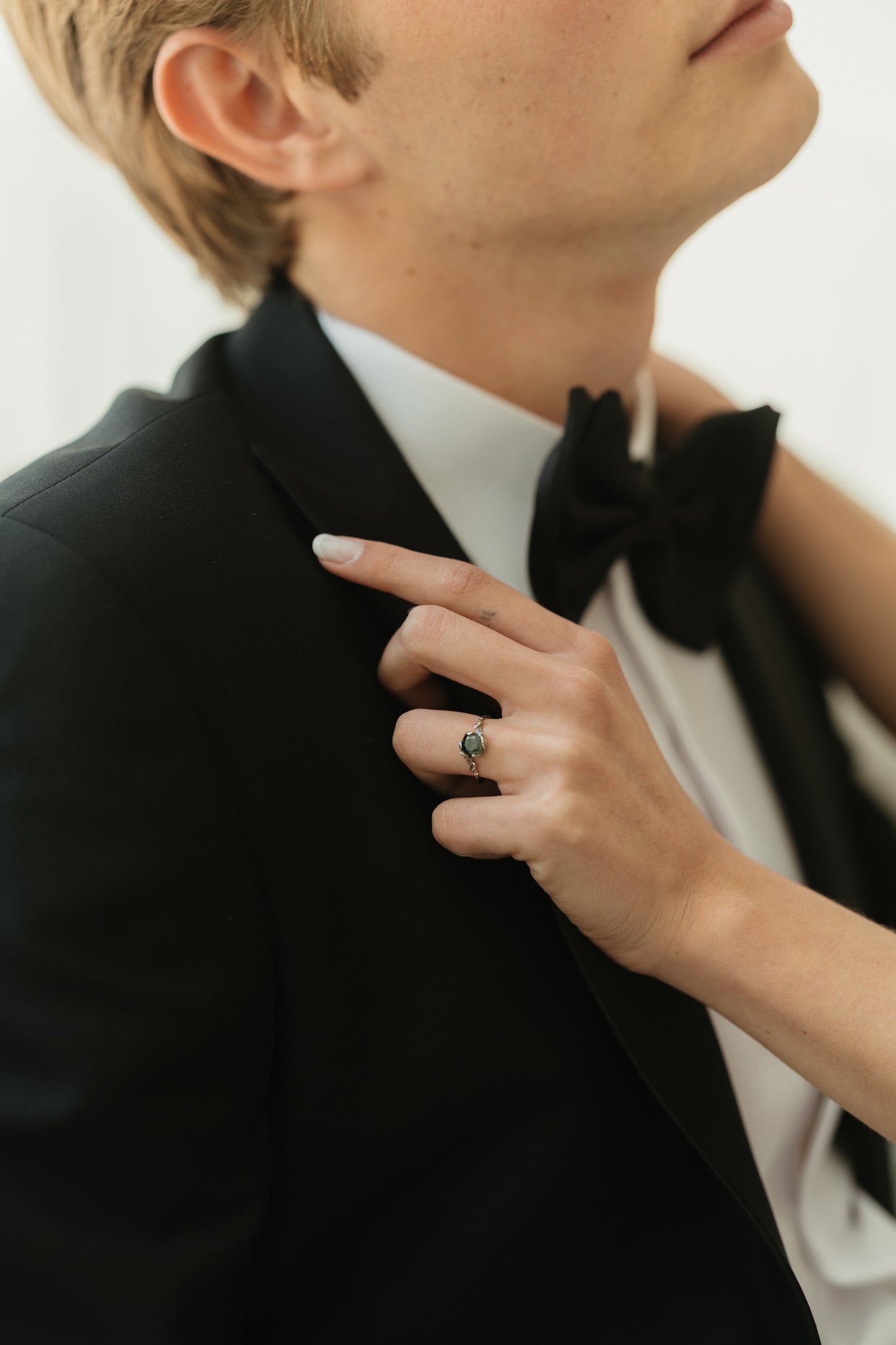 Anel Evergreen Dream com Diamante Verde em Ouro Branco 18k