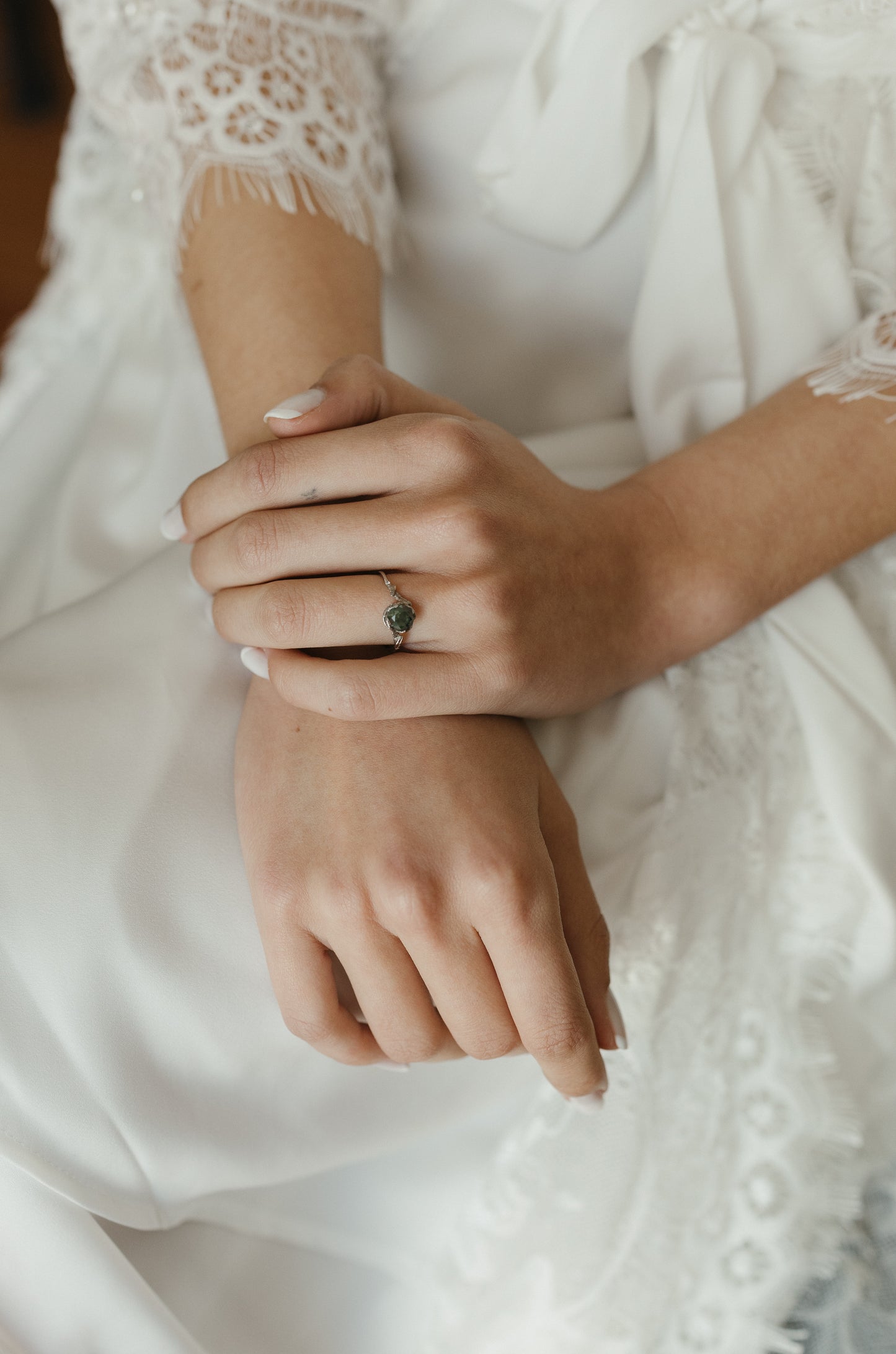 Anel Evergreen Dream com Diamante Verde em Ouro Branco 18k