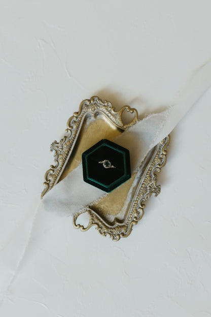 Anel Evergreen Dream com Diamante Verde em Ouro Branco 18k