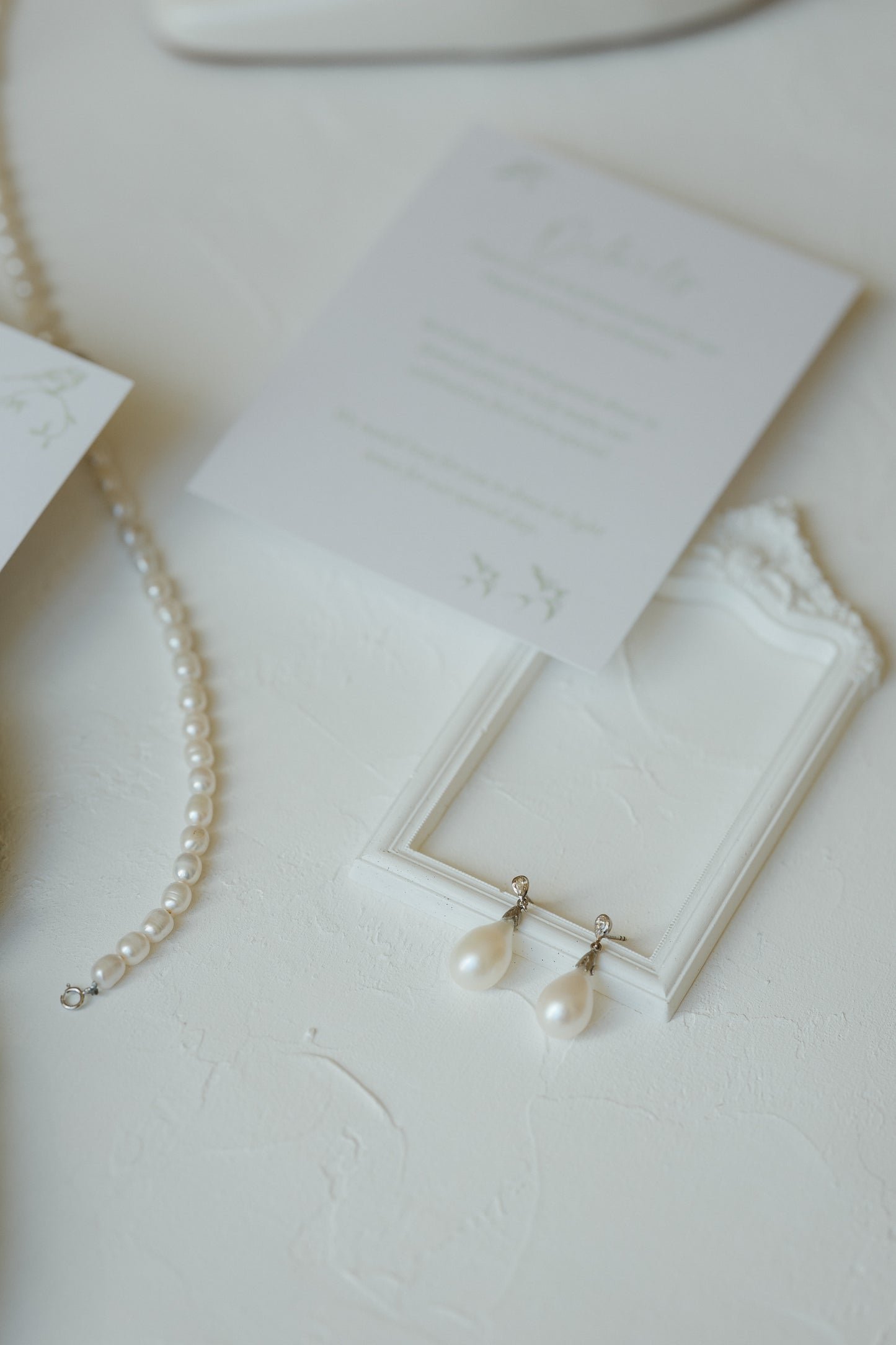 Brincos de Pérolas Pearls Dangling com Diamantes Brancos em Ouro Branco 18k