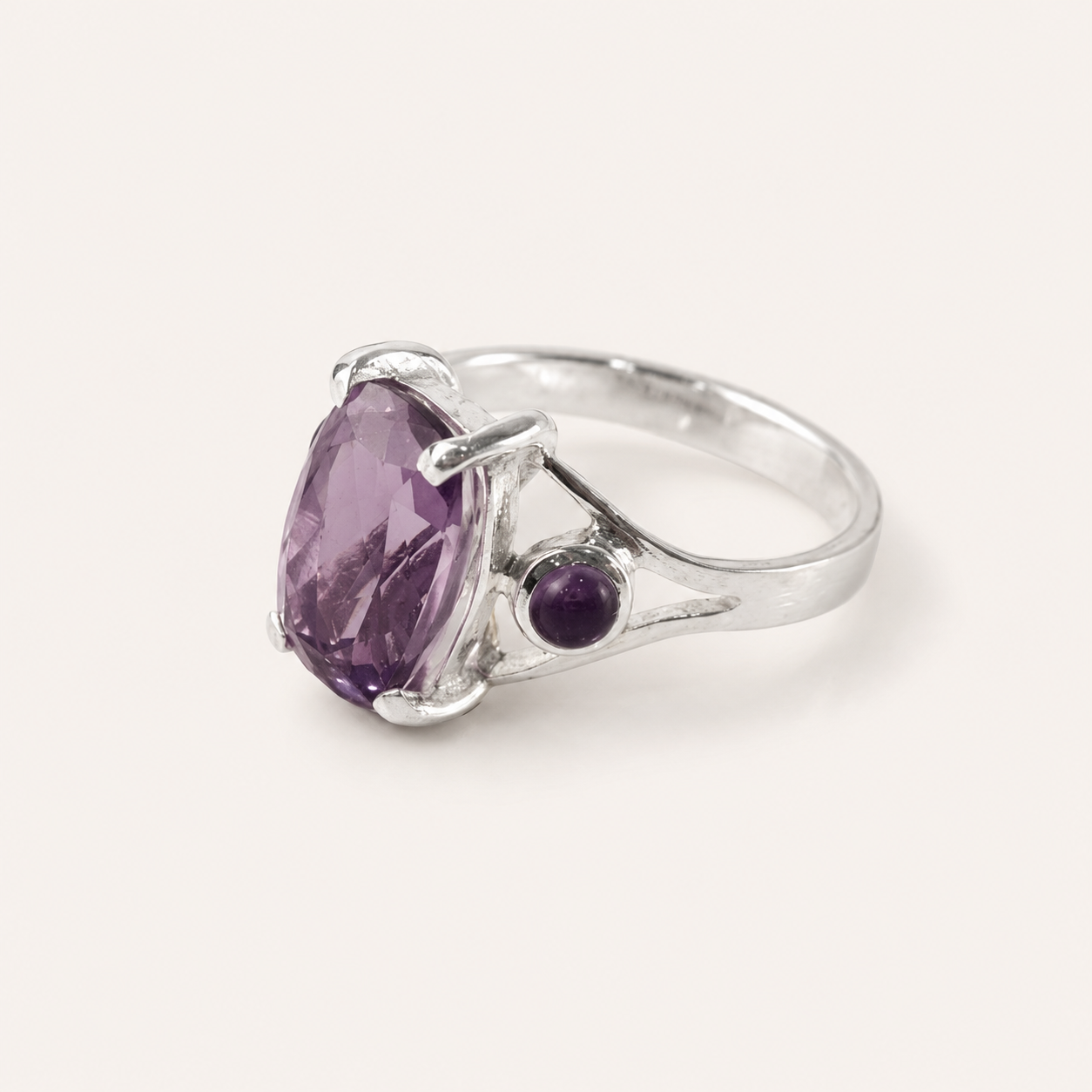 Violet Reverie Amethyst Silver Ring