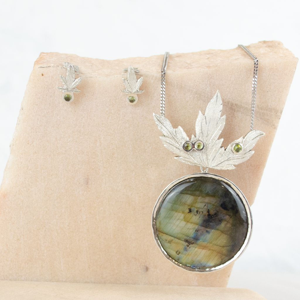 Inner Flower Necklace