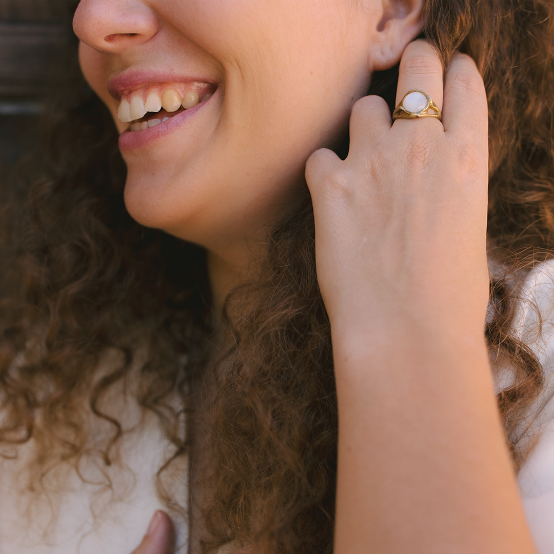 White Moonstone Ivy Ridge Silver Ring
