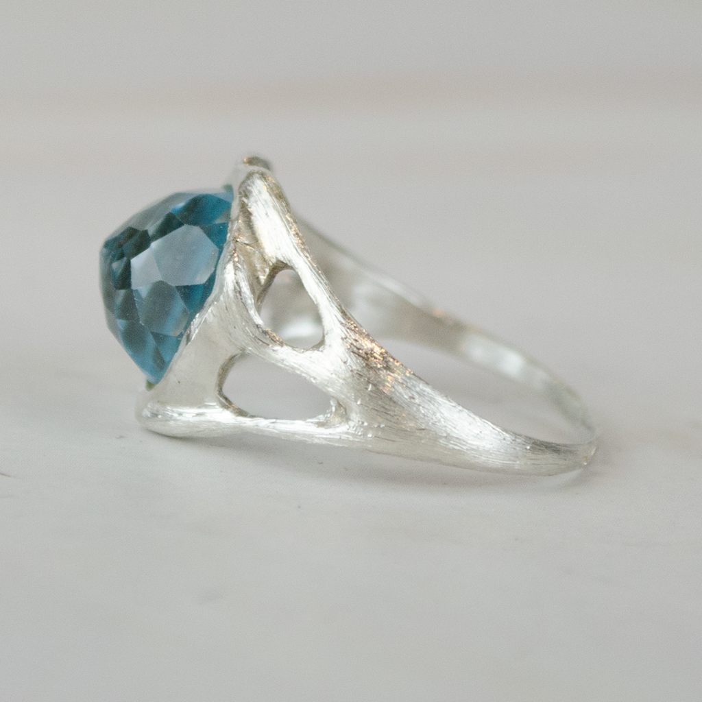 Anillo Ivy Ridge de Amatista Verde 