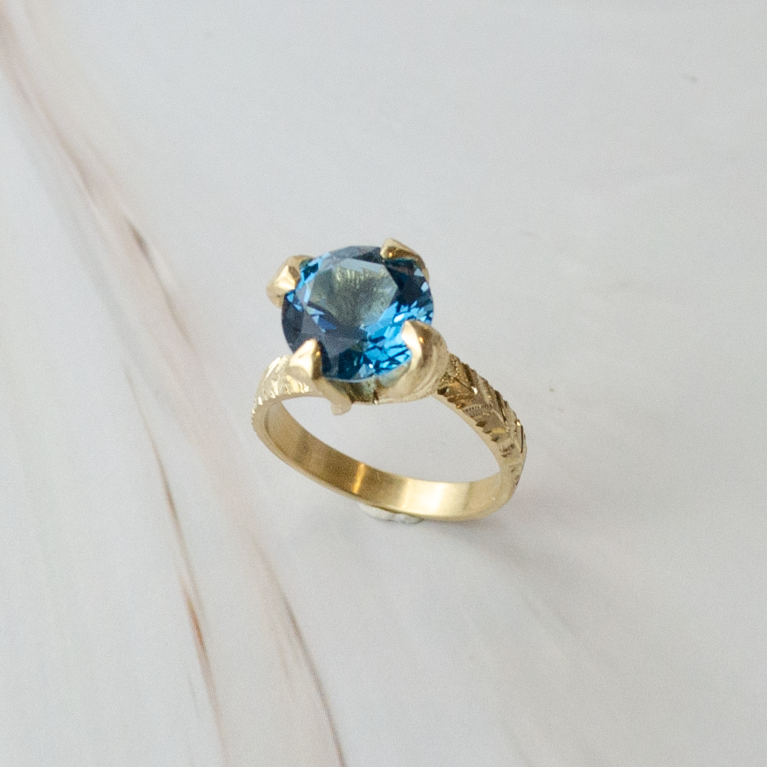 Princess Nature Blue Topaz Yellow Gold Ring