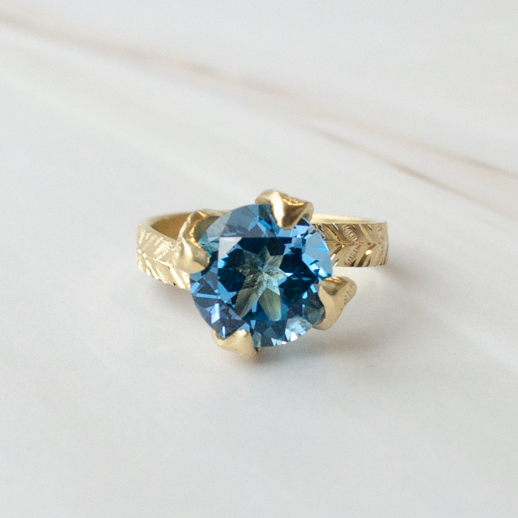 Anillo de Oro Amarillo con Topacio Azul Princess Nature 