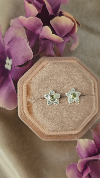 Brincos Ivy Star com Peridotos em Prata